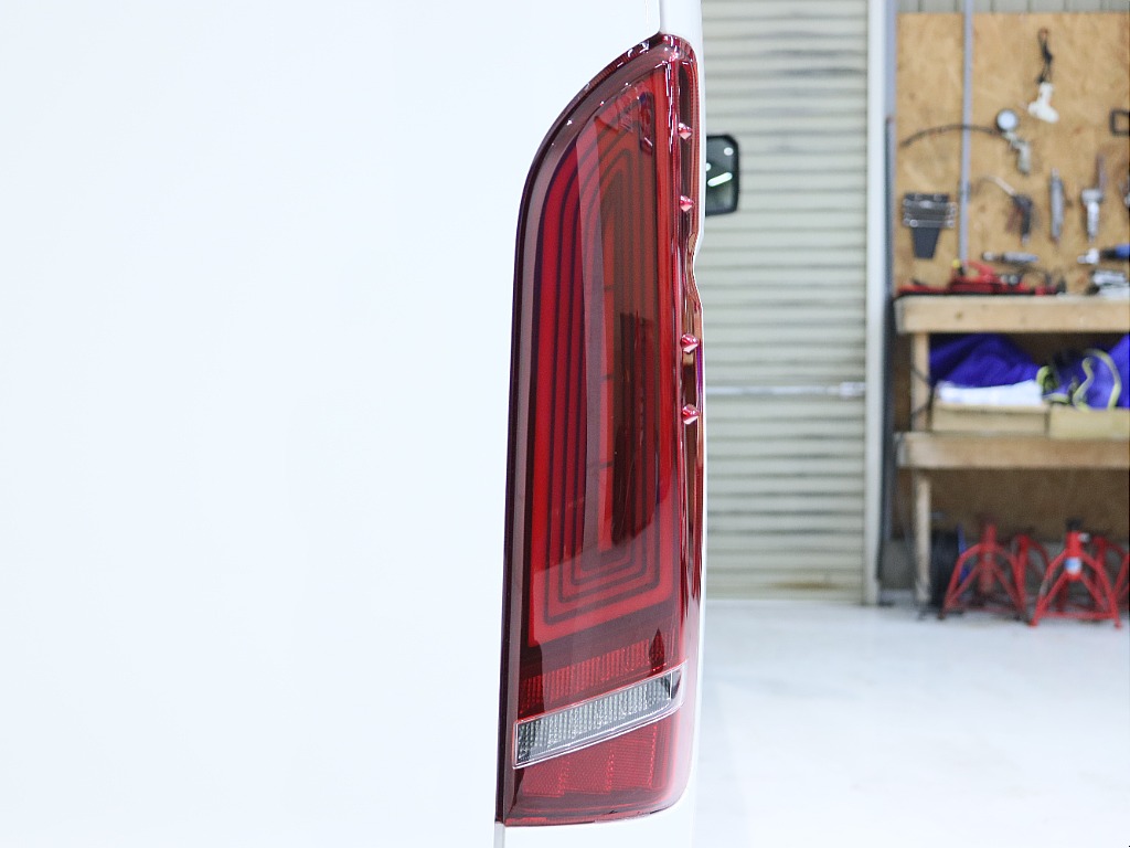 FLEXオリジナルNEO TRACEテールランプを装備！