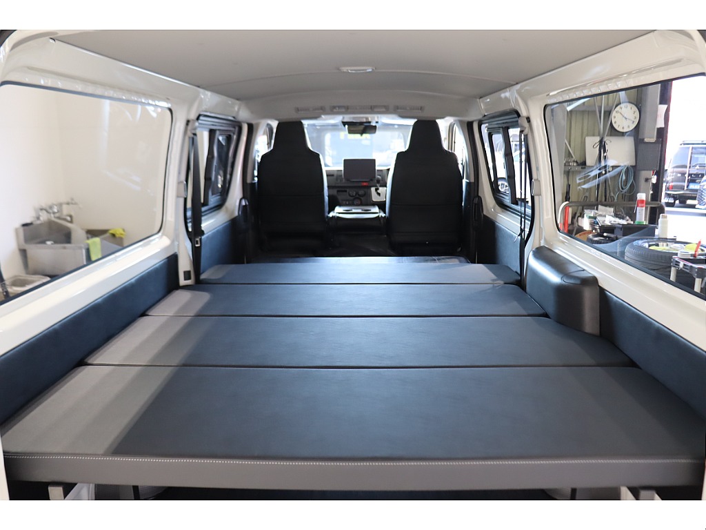 タイプ２ベッドキット装着でフルフラット展開も可能に！