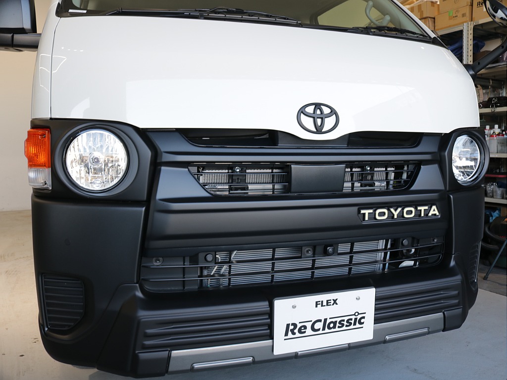 新車ハイエースＶ人気のＤＸロングＲＥクラシック丸目ライトフェイチェンジ済み！オリジナルフロントバンパーオリジナル１６インチアルミオリジナルオーバーフェンダーリア全面床張り施工オリジナルベットＫＩＴ装備