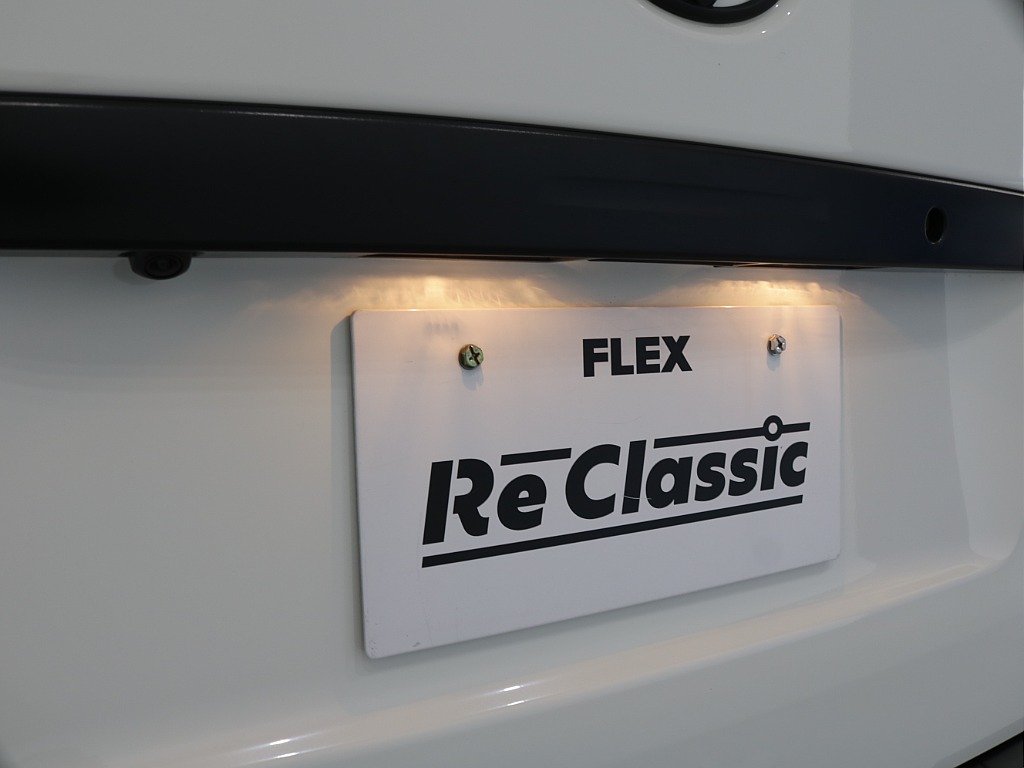 新車ハイエースＶ人気のＤＸロングＲＥクラシック丸目ライトフェイチェンジ済み！オリジナルフロントバンパーオリジナル１６インチアルミオリジナルオーバーフェンダーリア全面床張り施工オリジナルベットＫＩＴ装備