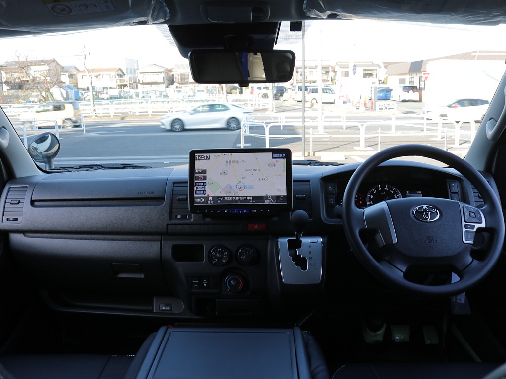 新車ハイエースＶ人気のＤＸロングＲＥクラシック丸目ライトフェイチェンジ済み！オリジナルフロントバンパーオリジナル１６インチアルミオリジナルオーバーフェンダーリア全面床張り施工オリジナルベットＫＩＴ装備