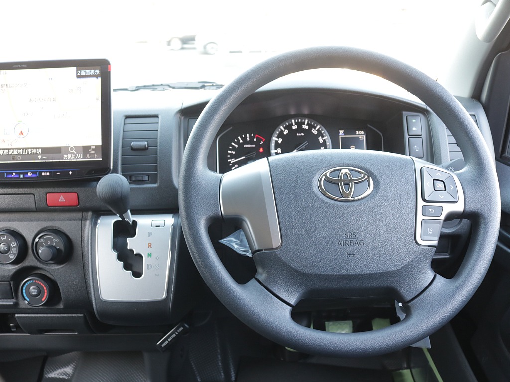 新車ハイエースＶ人気のＤＸロングＲＥクラシック丸目ライトフェイチェンジ済み！オリジナルフロントバンパーオリジナル１６インチアルミオリジナルオーバーフェンダーリア全面床張り施工オリジナルベットＫＩＴ装備