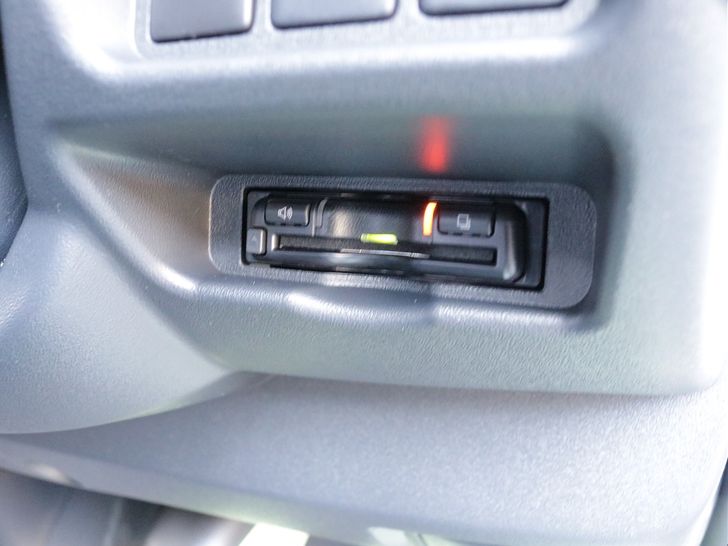 新車ハイエースＶ人気のＤＸロングＲＥクラシック丸目ライトフェイチェンジ済み！オリジナルフロントバンパーオリジナル１６インチアルミオリジナルオーバーフェンダーリア全面床張り施工オリジナルベットＫＩＴ装備