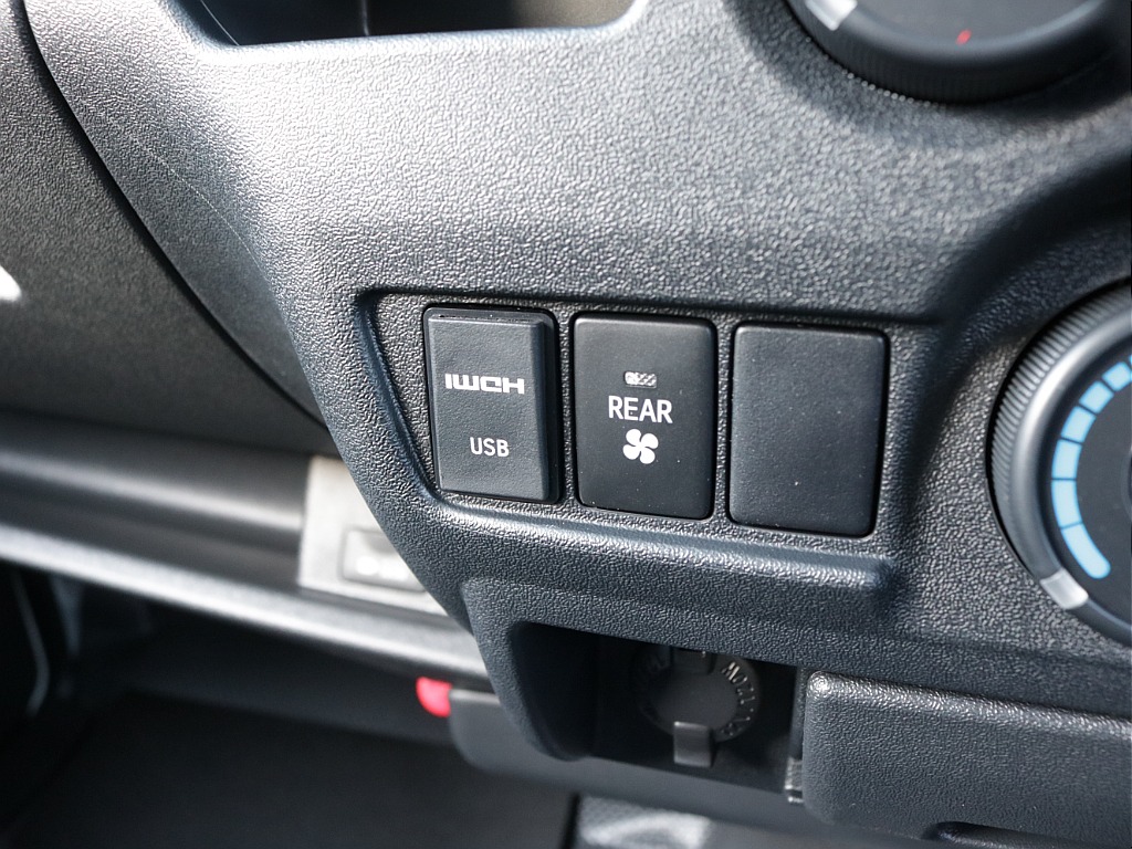 新車ハイエースＶ人気のＤＸロングＲＥクラシック丸目ライトフェイチェンジ済み！オリジナルフロントバンパーオリジナル１６インチアルミオリジナルオーバーフェンダーリア全面床張り施工オリジナルベットＫＩＴ装備