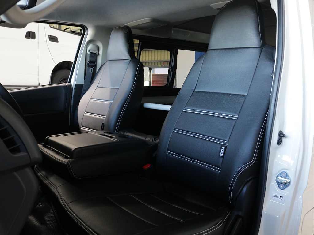 新車ハイエースＶ人気のＤＸロングＲＥクラシック丸目ライトフェイチェンジ済み！オリジナルフロントバンパーオリジナル１６インチアルミオリジナルオーバーフェンダーリア全面床張り施工オリジナルベットＫＩＴ装備