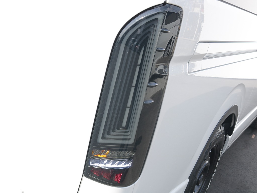 ネオトレースLEDテールランプ！！テールランプでは珍しい奥行きのある立体的なテールになっております！！