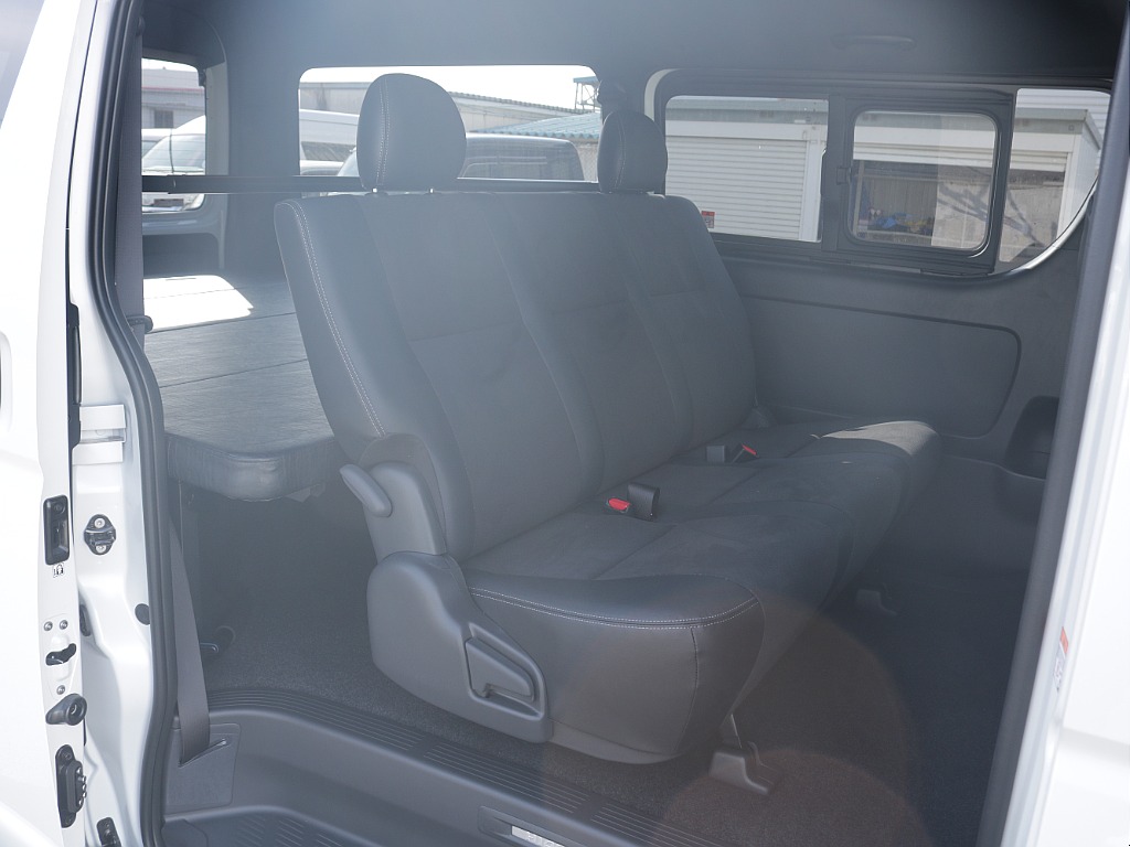 2列目もダークプライムⅡ専用のハーフレザーシートです！！座り心地もグッドです！！