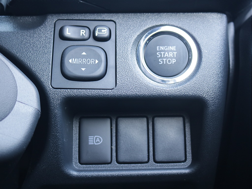 プッシュスタートなど運転する際など役立つ装備が充実しております！！