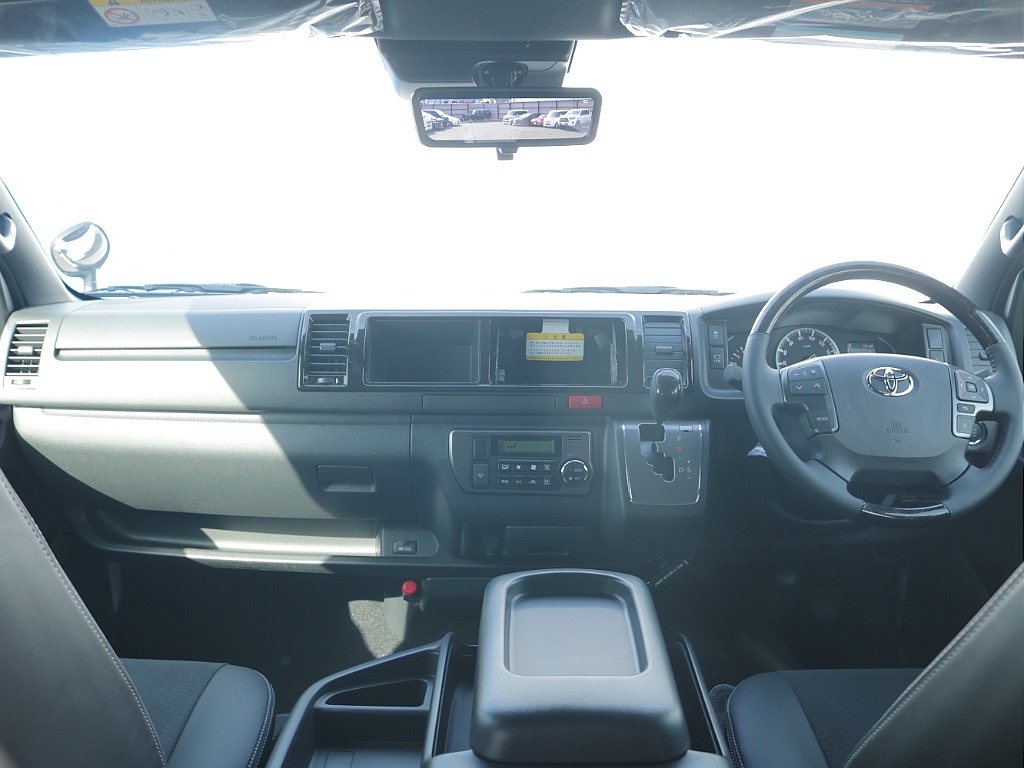 運転席周りもダークプライムⅡ専用の内装になっております！！高級感がありかっこよさもアップしますね♪