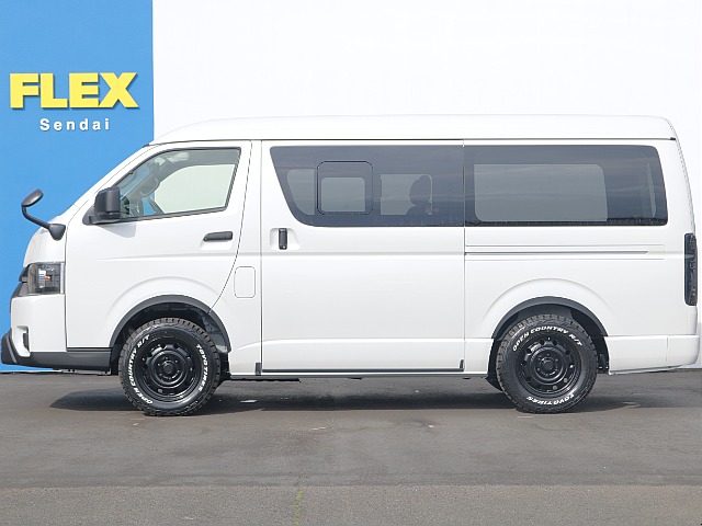 運転中や車中泊の際役立つ小窓付きが両側についております！