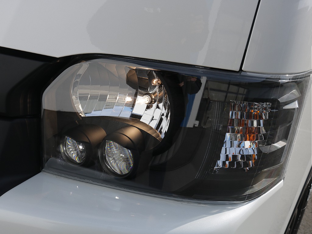 LEDヘッドライト装着済み！！夜間走行や暗い道でも明るく照らしてくれるので安心して運転していただけます！