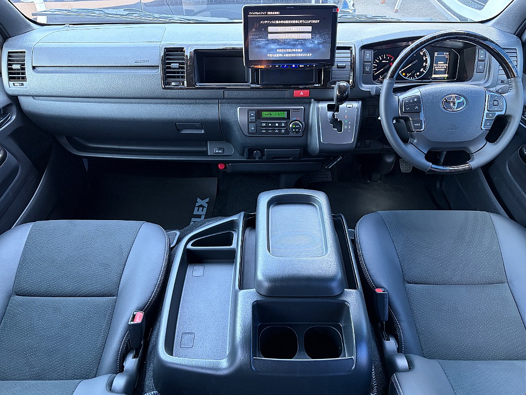 トヨタ ハイエースバン(2枚目)