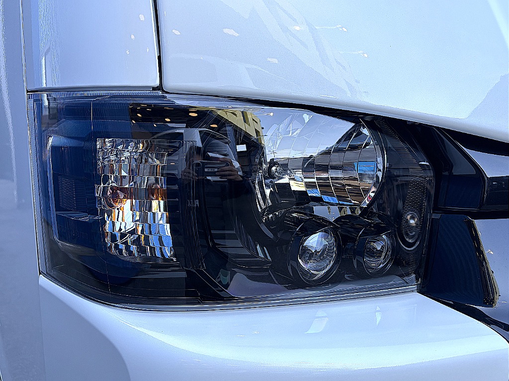 トヨタ ハイエースバン(6枚目)