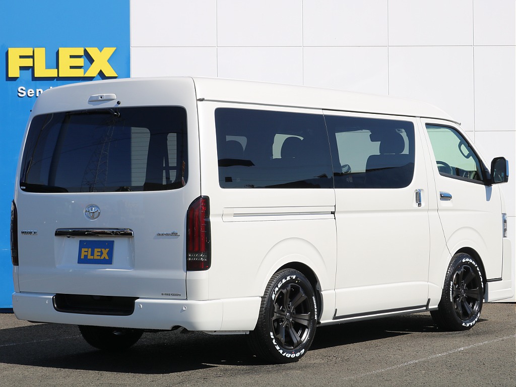 ランドクルーザーやハイエースなどを常時40台以上展示！お客様のニーズにあった最適なお車をご提案させていただきます。ご来店の際はお気軽にお問合わせください！