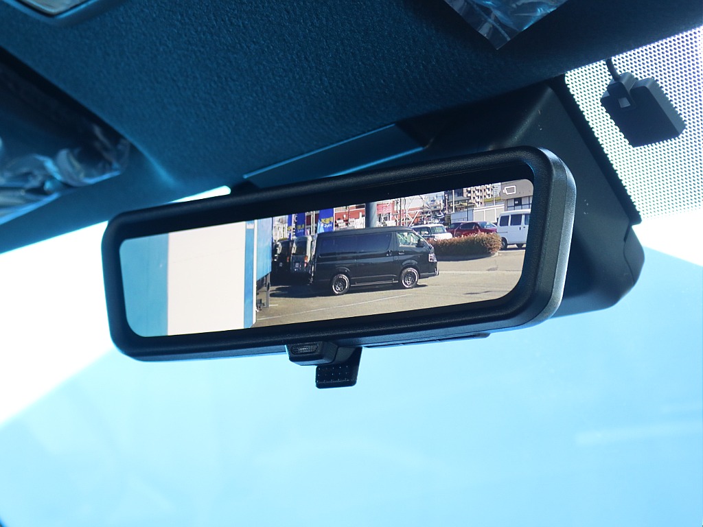 デジタルインナーミラーも装備されております！荷物をたくさん積んで後ろが見えなくなることもなくなりますね♪
