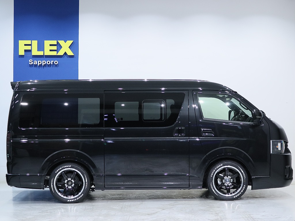 スライドドア小窓付き！