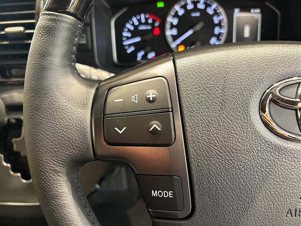 ステアリングスイッチ付き！