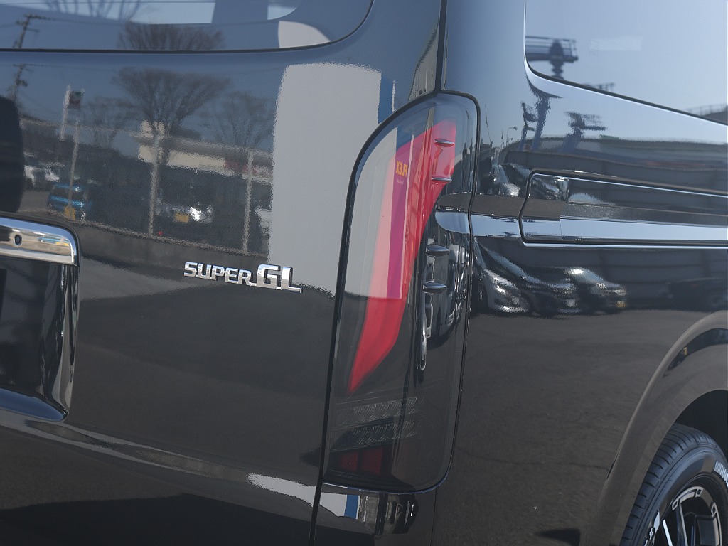 オリジナルオメガテールランプ装備しております♪ ブラックに相性いいですね♪