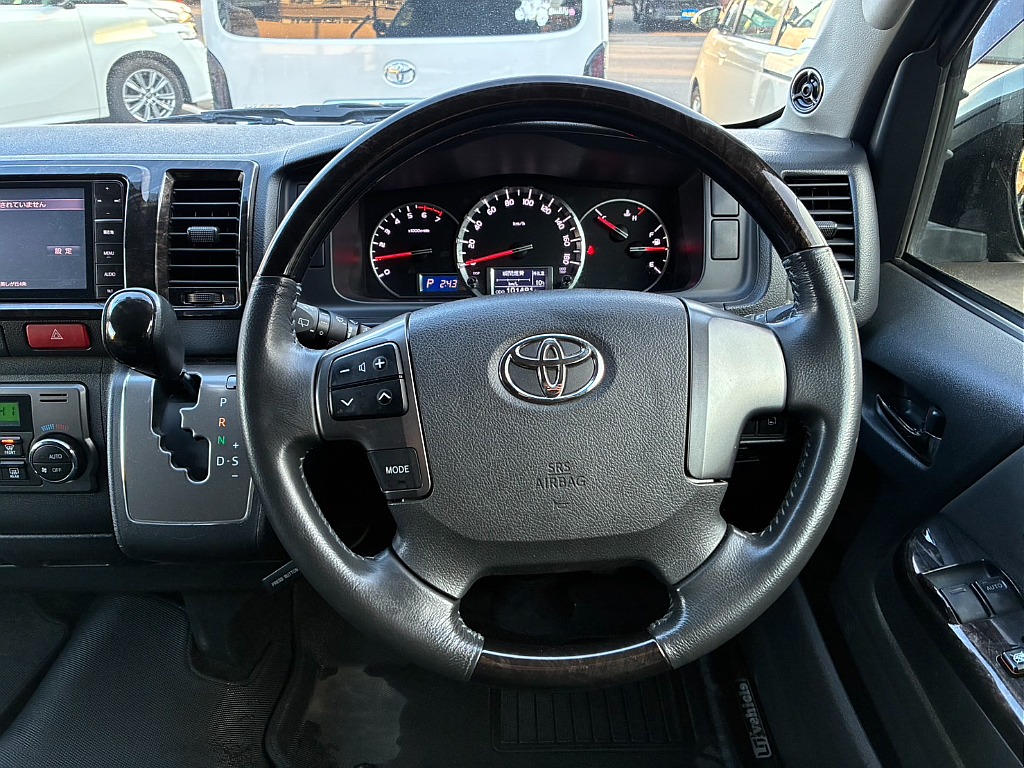 ステアリングも綺麗な状態が保たれております！