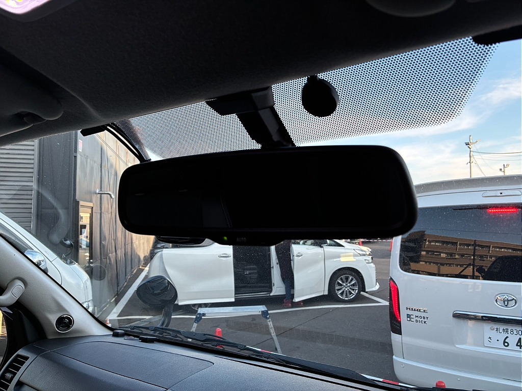 バックモニター内臓自動防眩ミラー♪