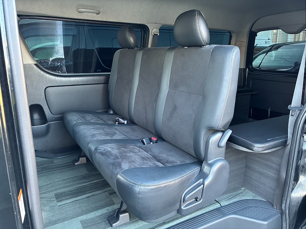 セカンドシートも綺麗な状態が保たれております。