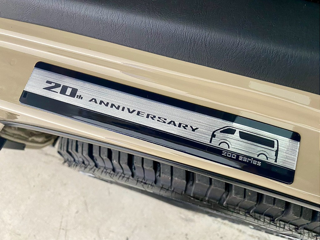 メーカーオプション　２０周年記念スカッフプレート♪