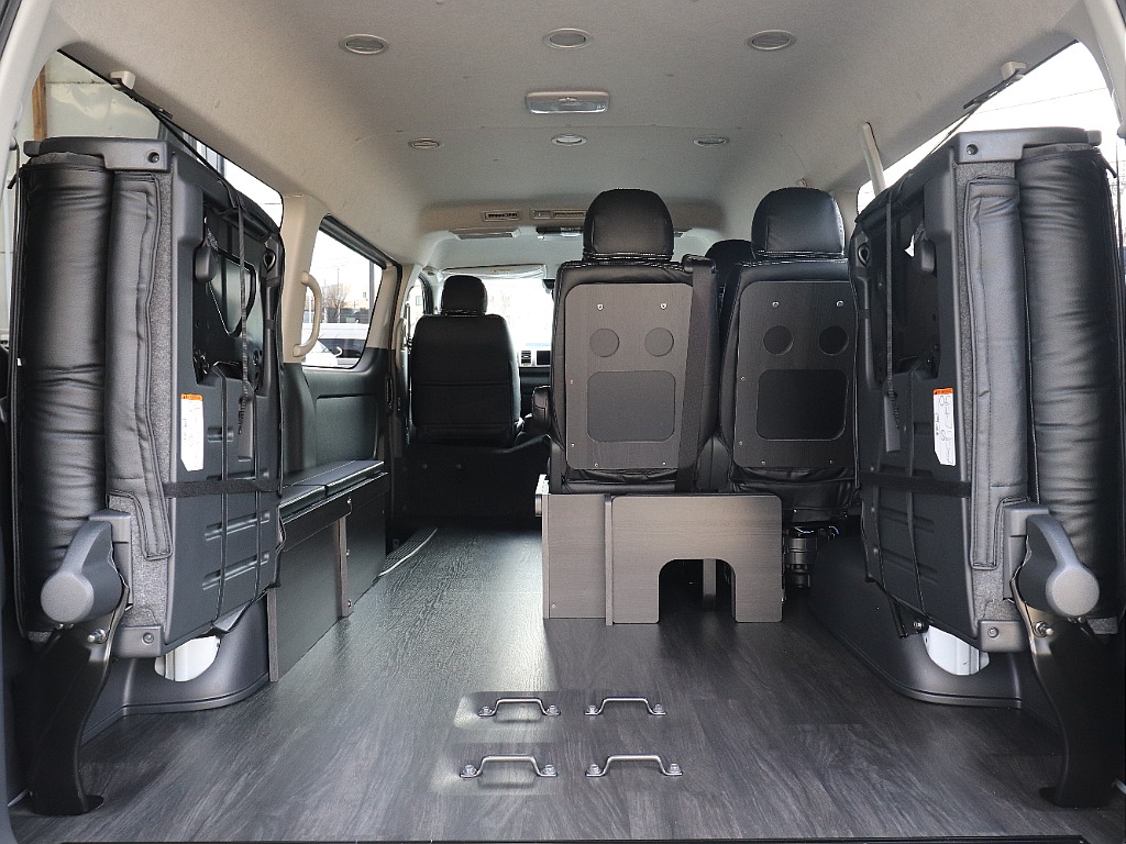 4列目を跳ね上げることで更にスペースの確保が可能です♪