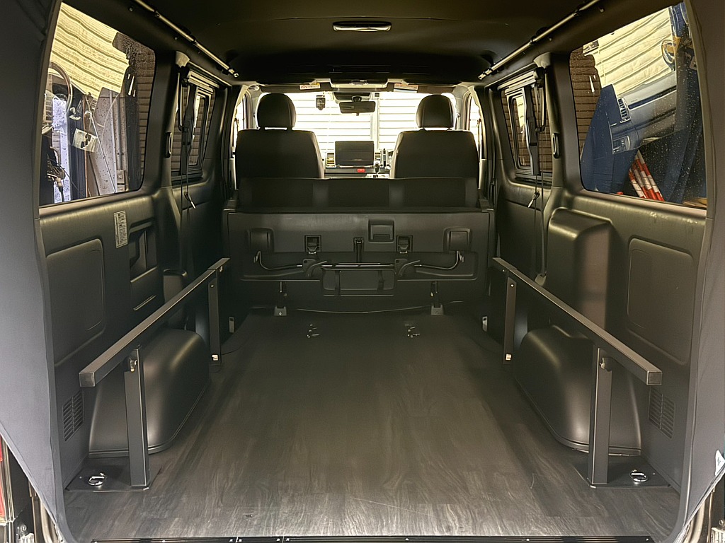 フローリング施工済み！ハイエースバンが入庫致しました♪