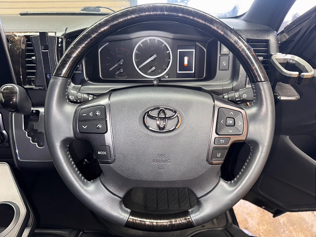 スレ、傷も少ないステアリングとなっております♪