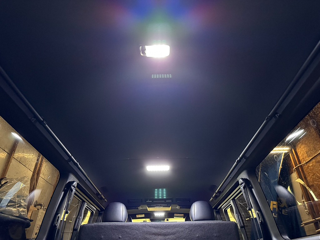 ラゲッジスペースはLED化されております♪