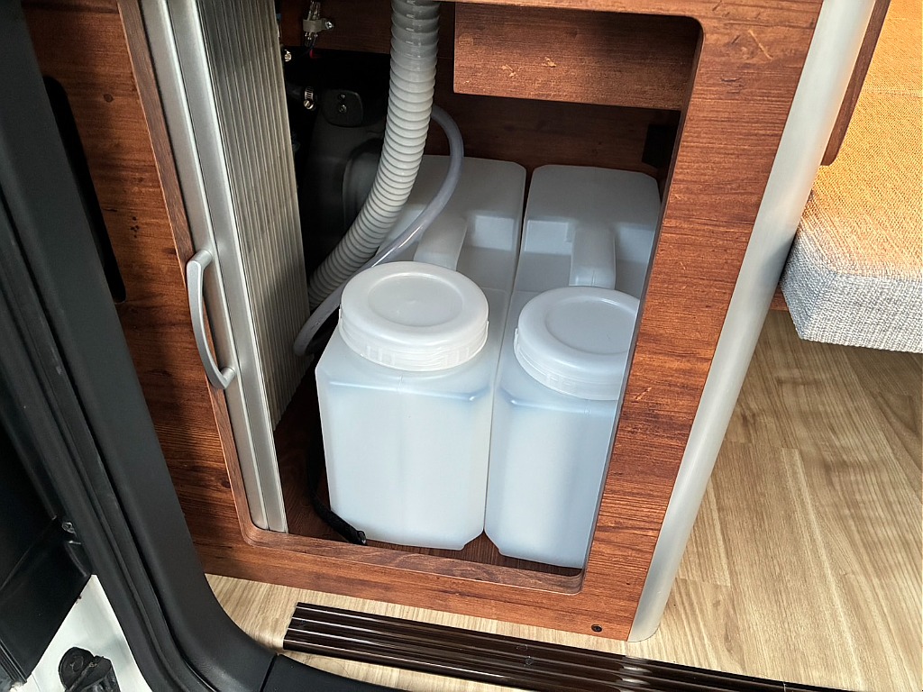 12?給水排水タンク付き！