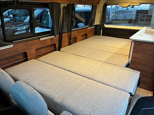 FLEXオリジナルのキャンピングカーとなっております♪