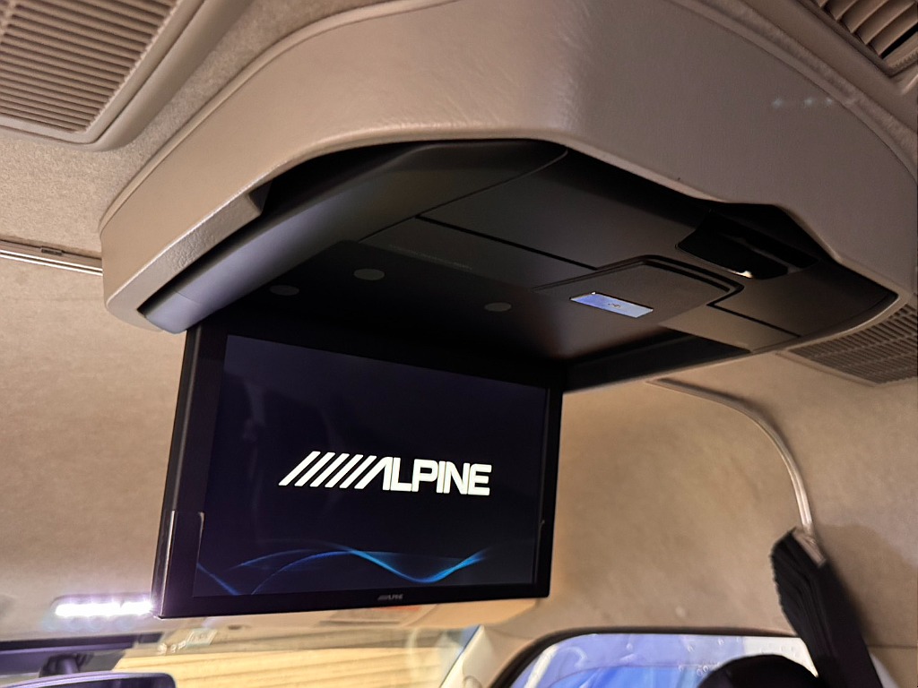 ALPINE　12.8inフリップダウンモニター付き！