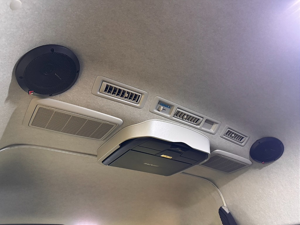 リアスピーカーも増設されております♪