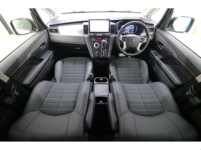 ブラックを基調とした落ち着いた印象のインテリアです♪