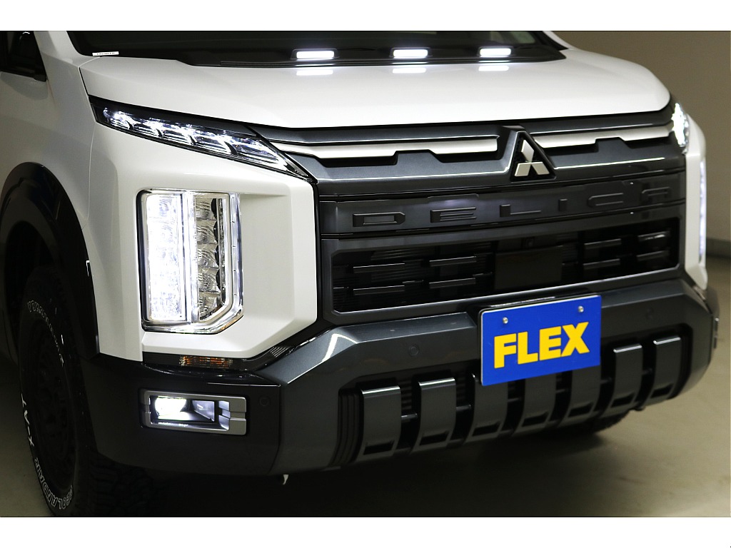 ホワイトダイヤモンド＆ブラックマイカⅡ☆マルチＬＥＤヘッドライト☆新型ホイールアーチモール☆オリジナルリフトＵＰコイル☆ＪＡＯＳボンネットディフレクター☆純正ＯＰＤＥＬＩＣＡエンブレム☆