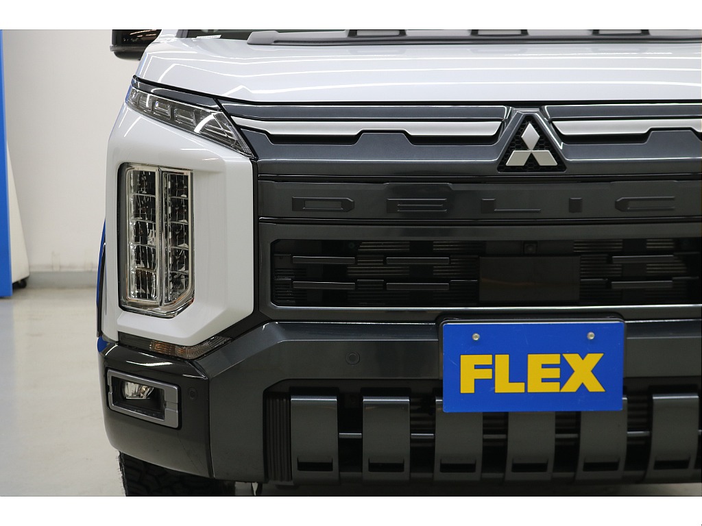 ホワイトダイヤモンド＆ブラックマイカⅡ☆マルチＬＥＤヘッドライト☆新型ホイールアーチモール☆オリジナルリフトＵＰコイル☆ＪＡＯＳボンネットディフレクター☆純正ＯＰＤＥＬＩＣＡエンブレム☆