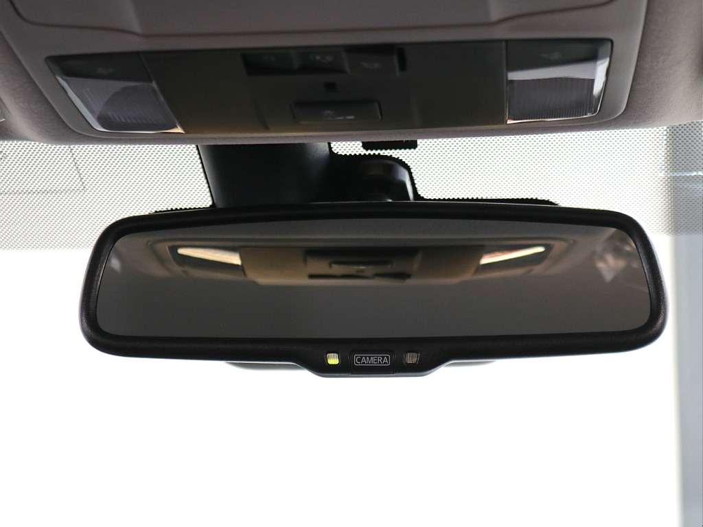 マルチアラウンドモニター付きルームミラー