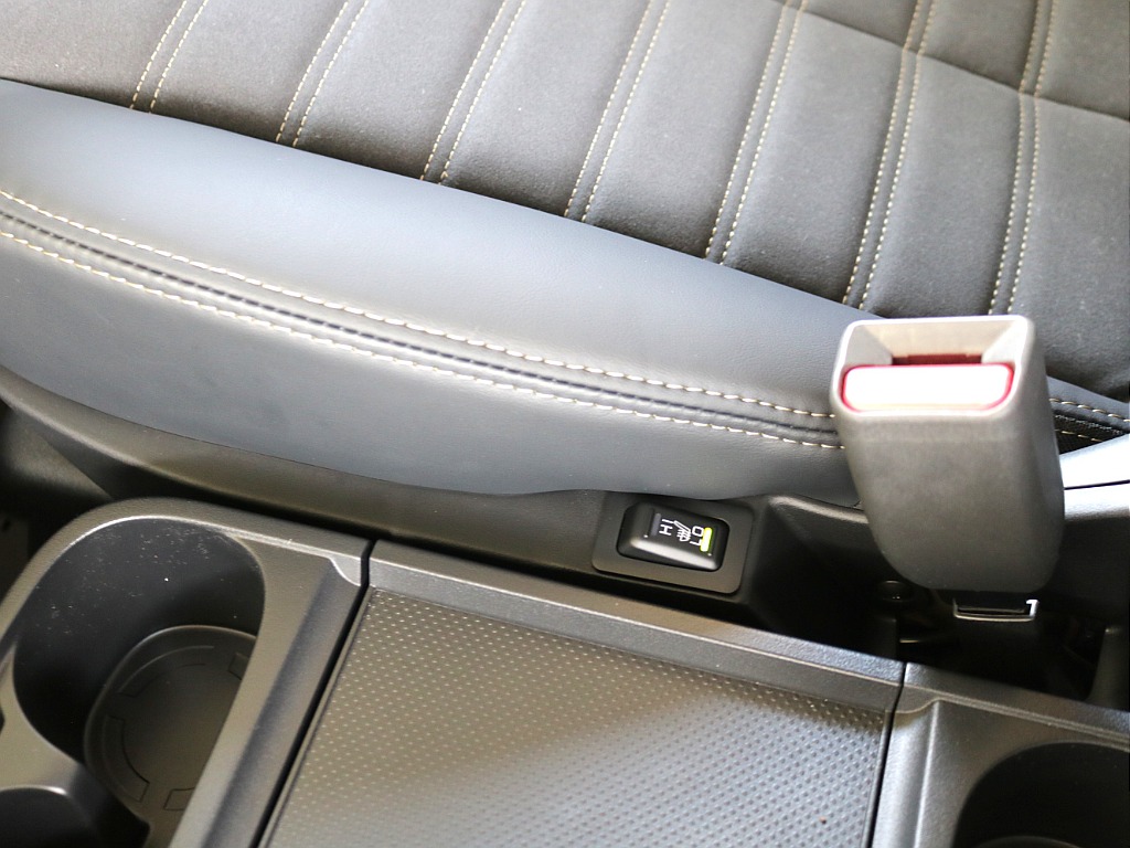 運転席・助手席シートヒーター付き