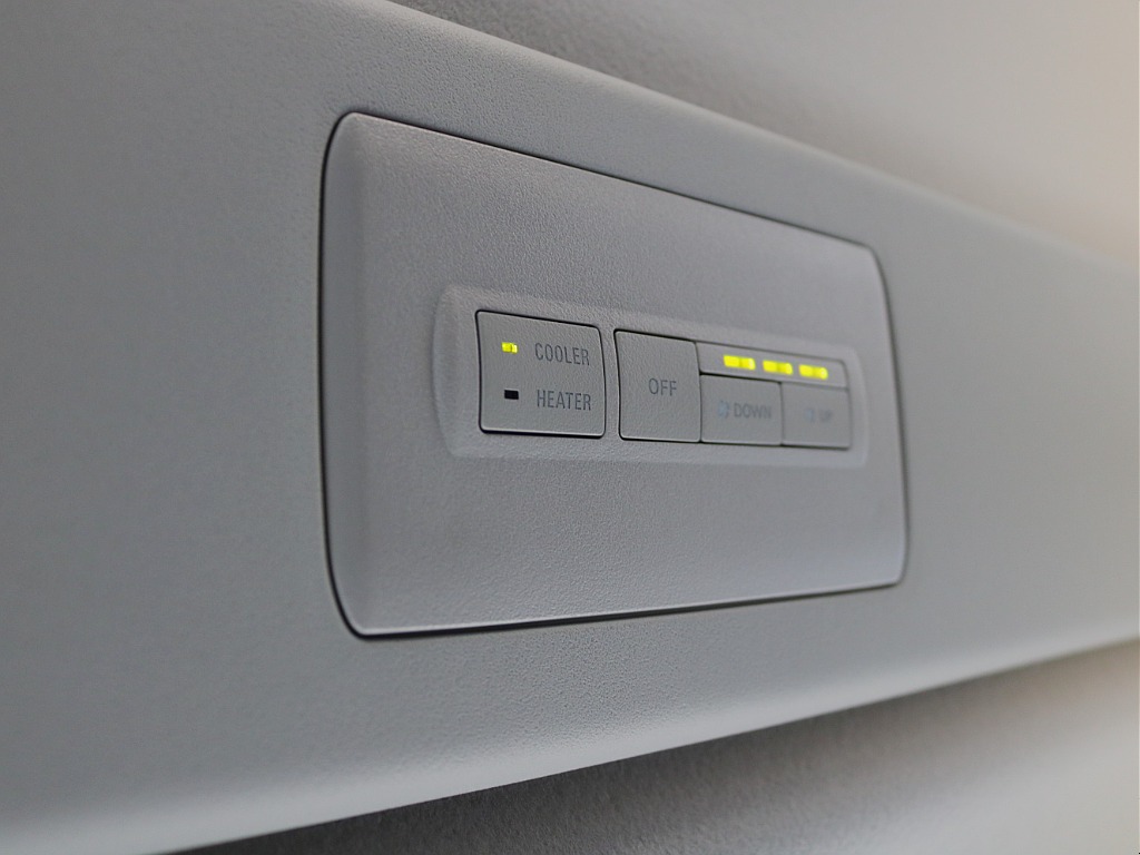 リアマニュアルクーラー操作スイッチ