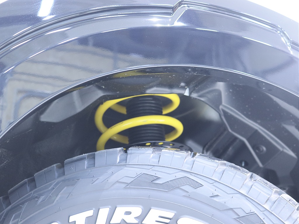 2インチリフトアップコイル装着済み！