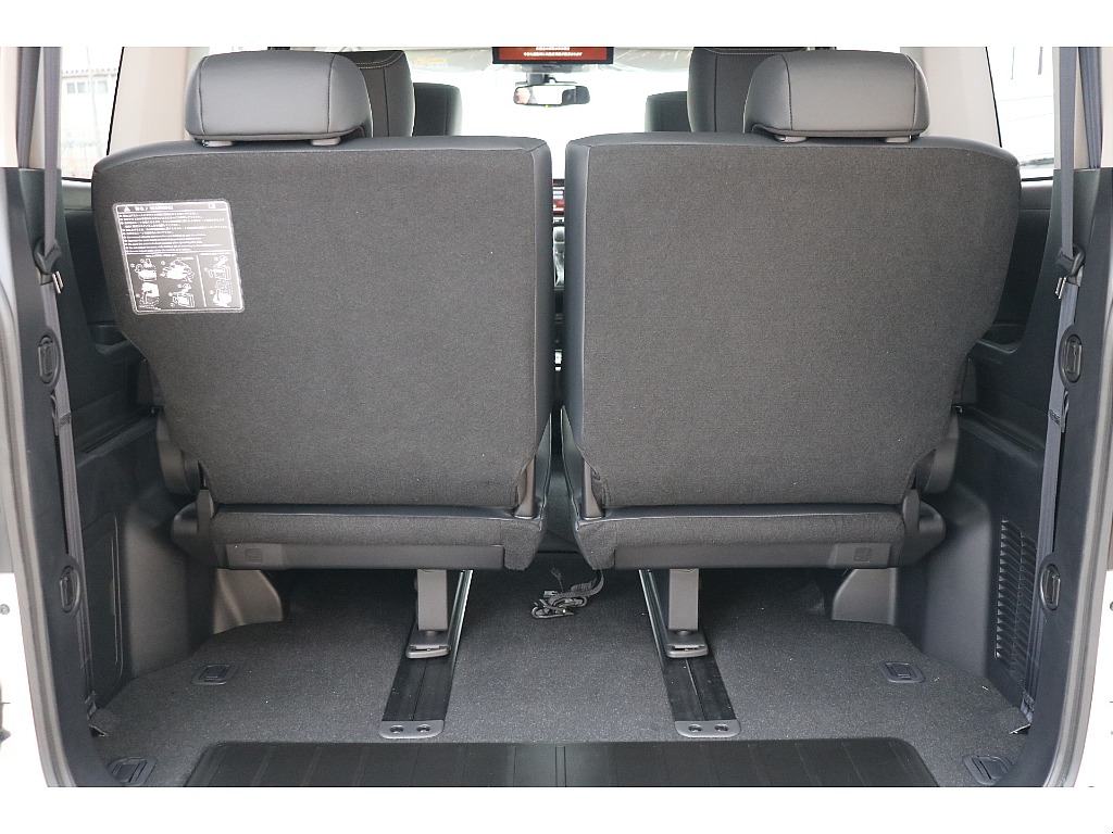 3列目シートは跳ね上げ可能！