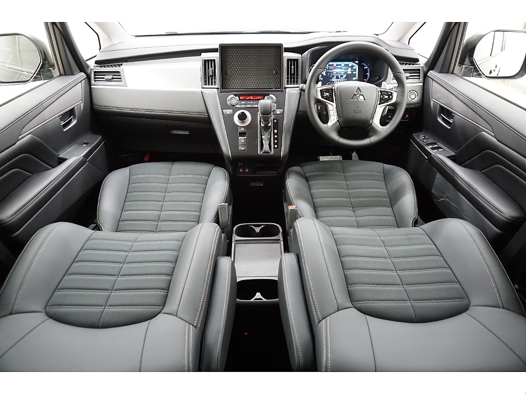 ブラックを基調とした落ち着いた印象のインテリアです♪