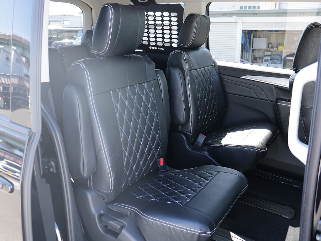 2列目以降もオリジナルシートカバー装着済み！！汚れや劣化の防止にもなりお手入れもしやすくなります♪