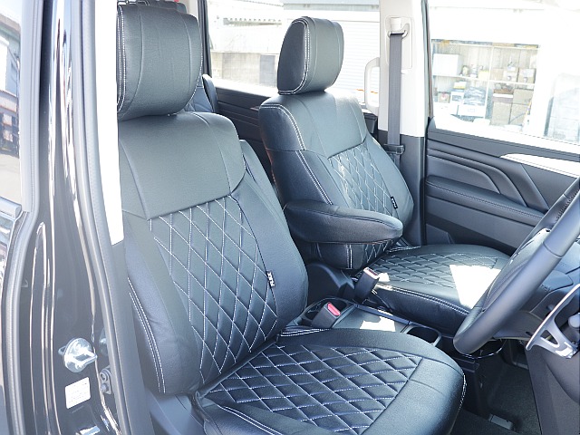 オリジナルシートカバーも装着済み！！高級感がさらにアップ♪