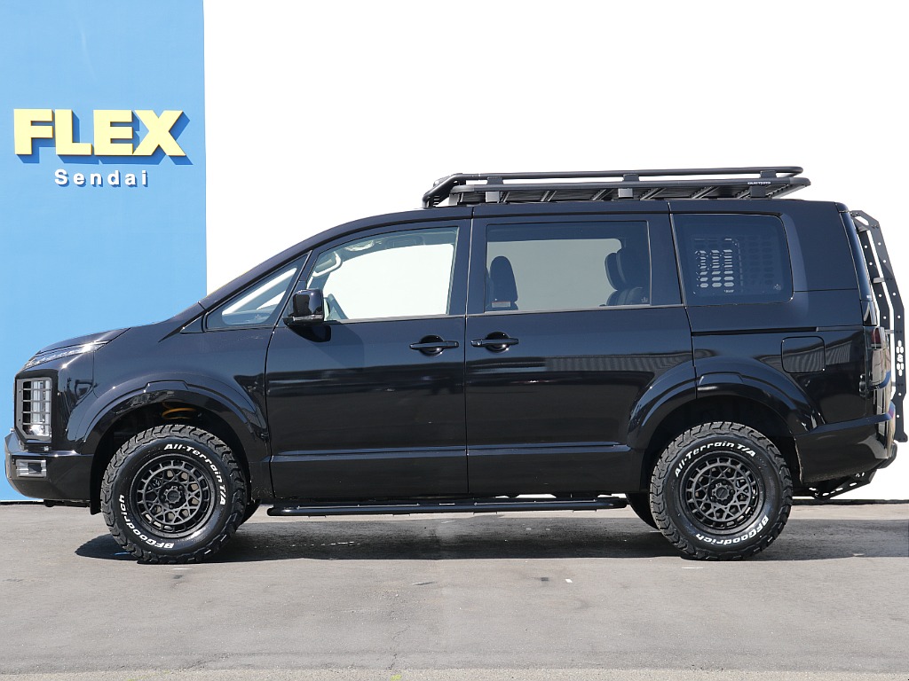 大変便利な両側パワースライドドア付き！！乗り降りなども楽々できちゃいますね！！