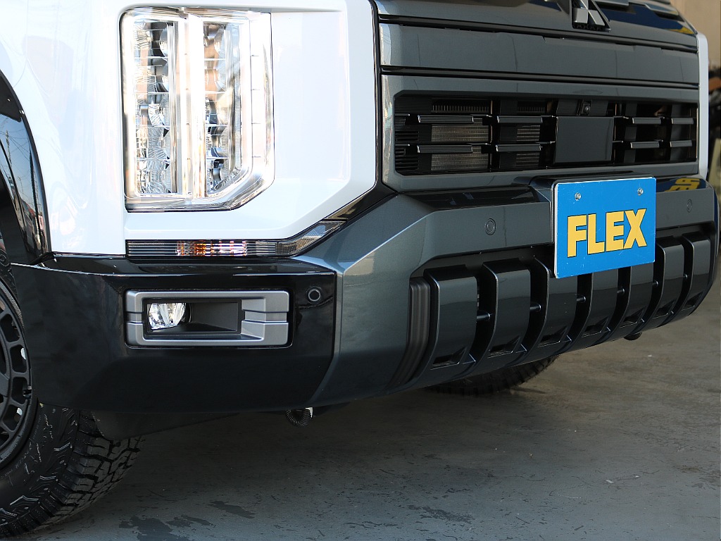 LEDヘッドライトやフォグランプが搭載されております♪♪