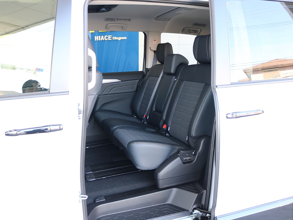 後席も同様のシートになっております♪♪