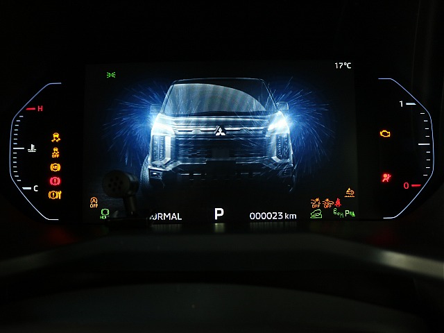 オープニングはカッコいい演出になっております♪♪