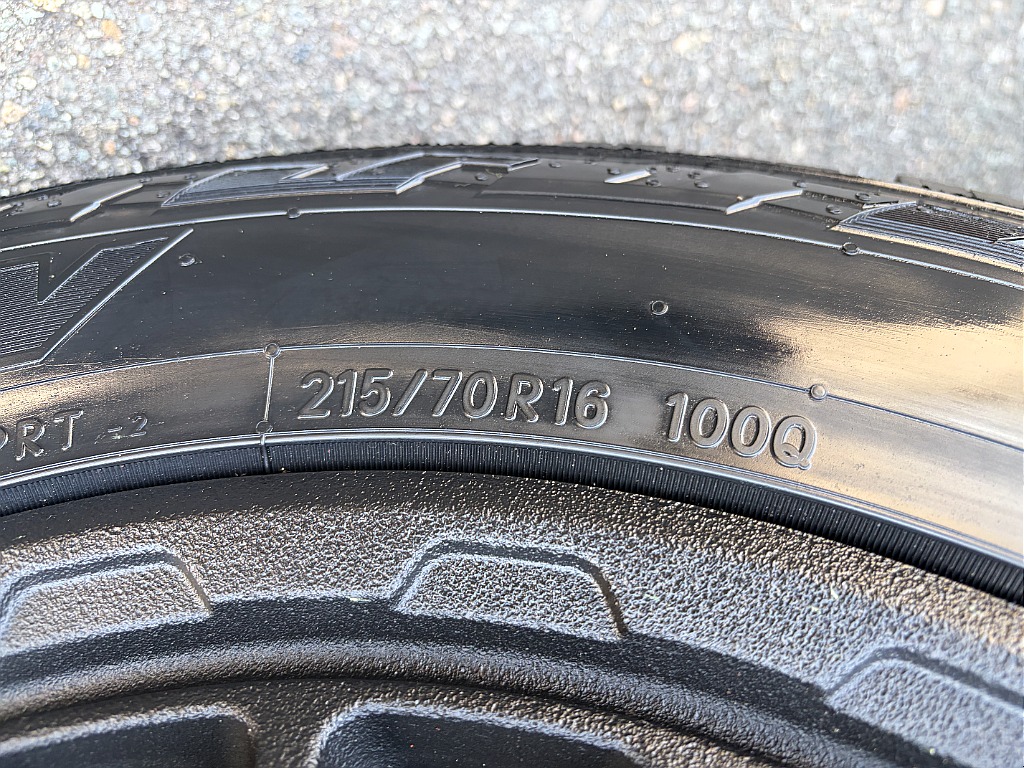 215/70R16☆